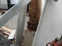 漏水による木材の腐食 漏水による木材の腐食